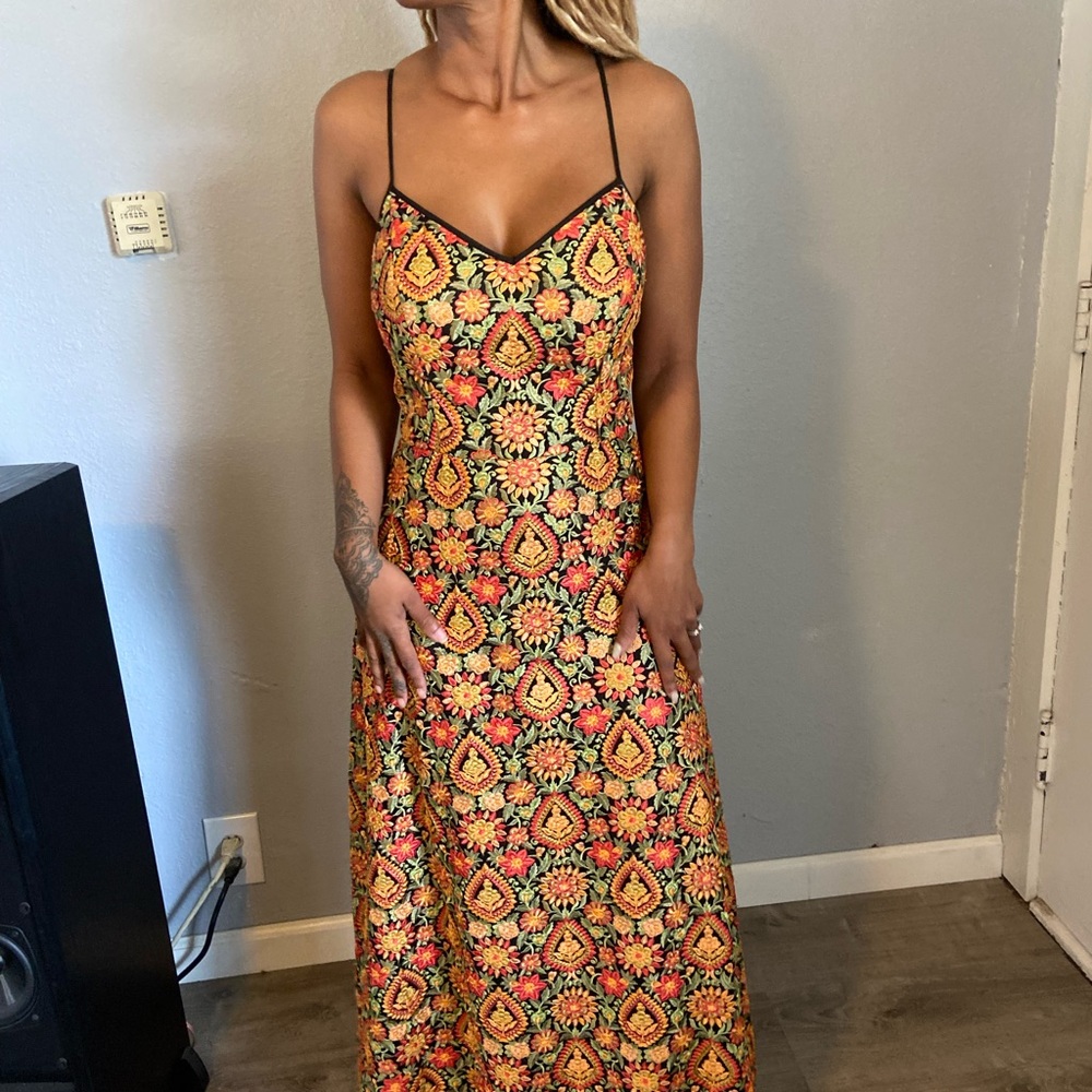 Monique Lhuillier, Sleeveless Embroidered midi cocktail dress